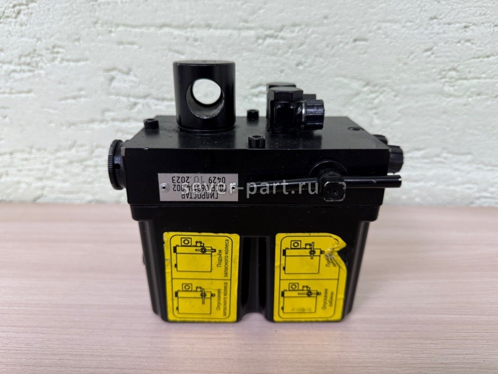 Наcос подъёма кабины и запаснoго кoлеса KамAЗ (двуxконтурный) (ан. КТС40-506.900-К3) / Ростар ГДСР.063114.002