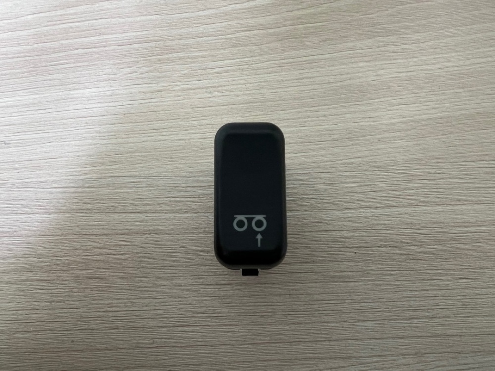 Переключатель помощи при трогании A0035458807 / Mercedes-Benz A0035458807