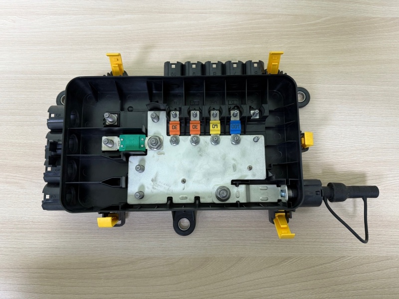 Корпус блока предохранителей (без клеммы) КамАЗ 54901 (0301187/00) / MTA 0301189/00 